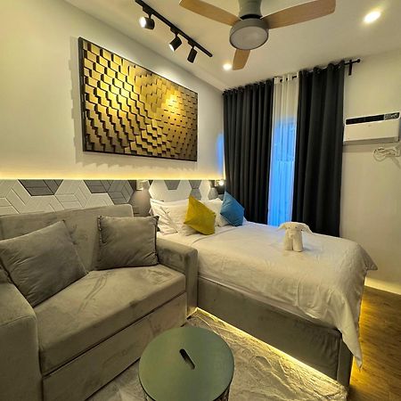 Puting Kahoy Fullerton Suites المظهر الخارجي الصورة