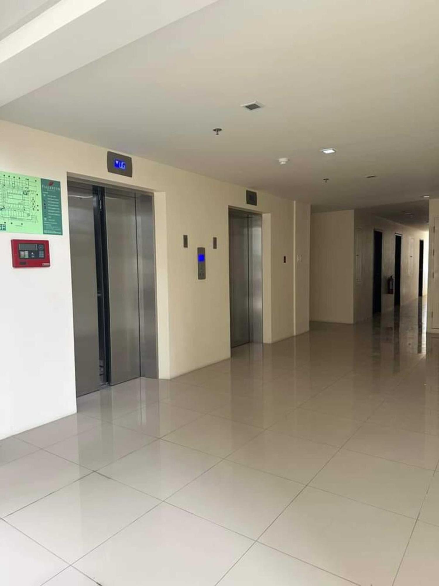 Puting Kahoy Fullerton Suites المظهر الخارجي الصورة