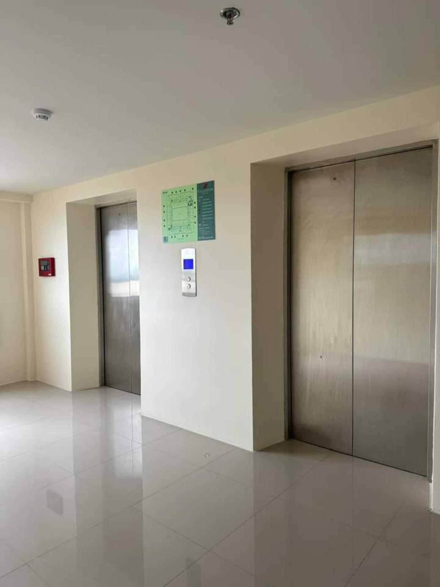 Puting Kahoy Fullerton Suites المظهر الخارجي الصورة