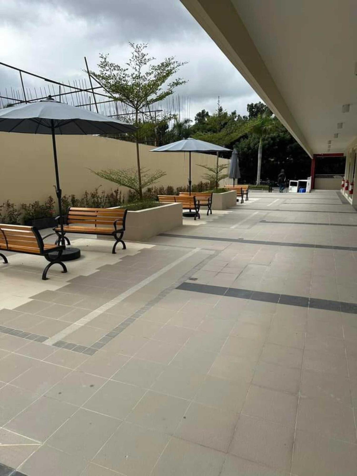 Puting Kahoy Fullerton Suites المظهر الخارجي الصورة