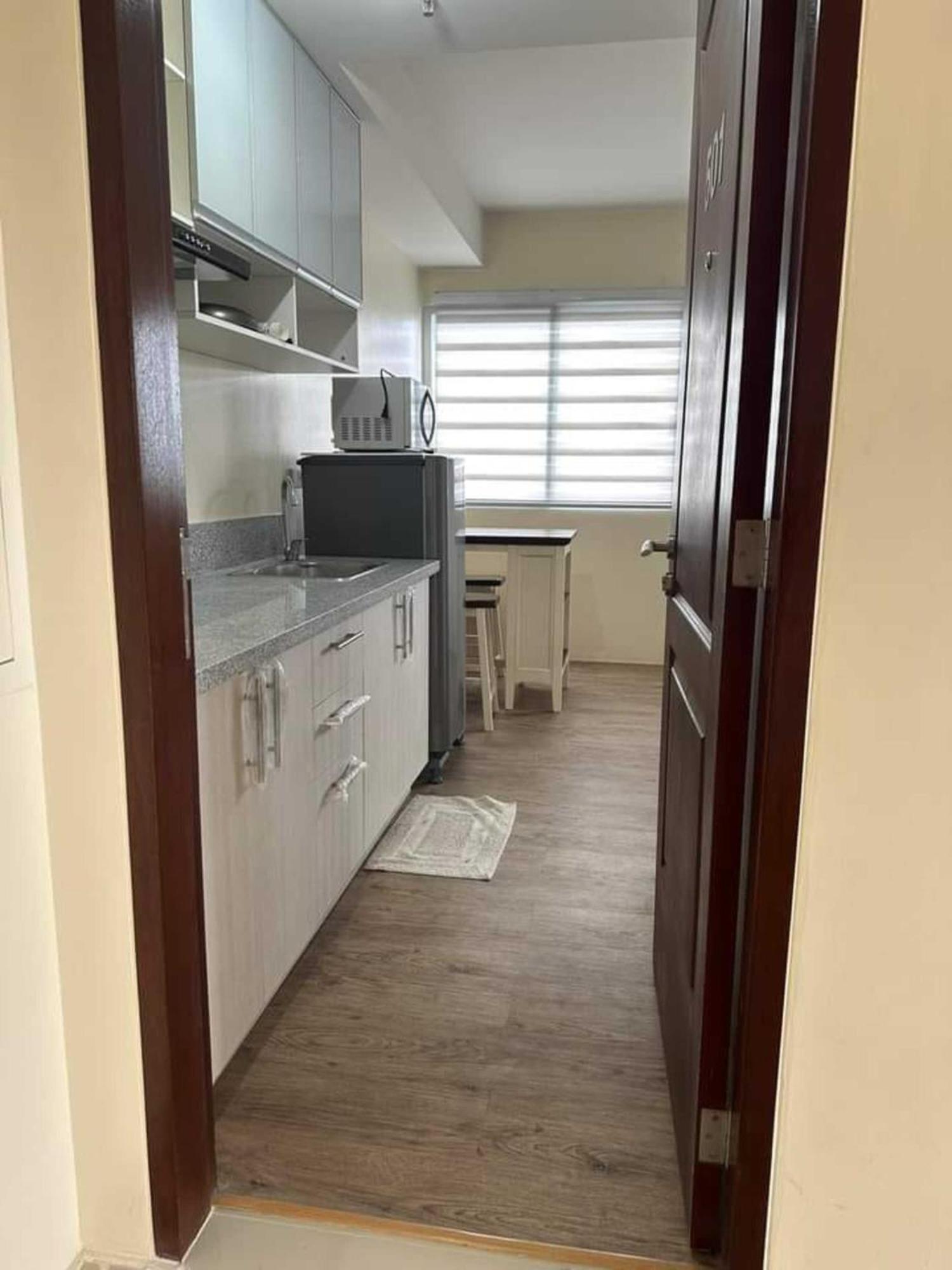 Puting Kahoy Fullerton Suites المظهر الخارجي الصورة