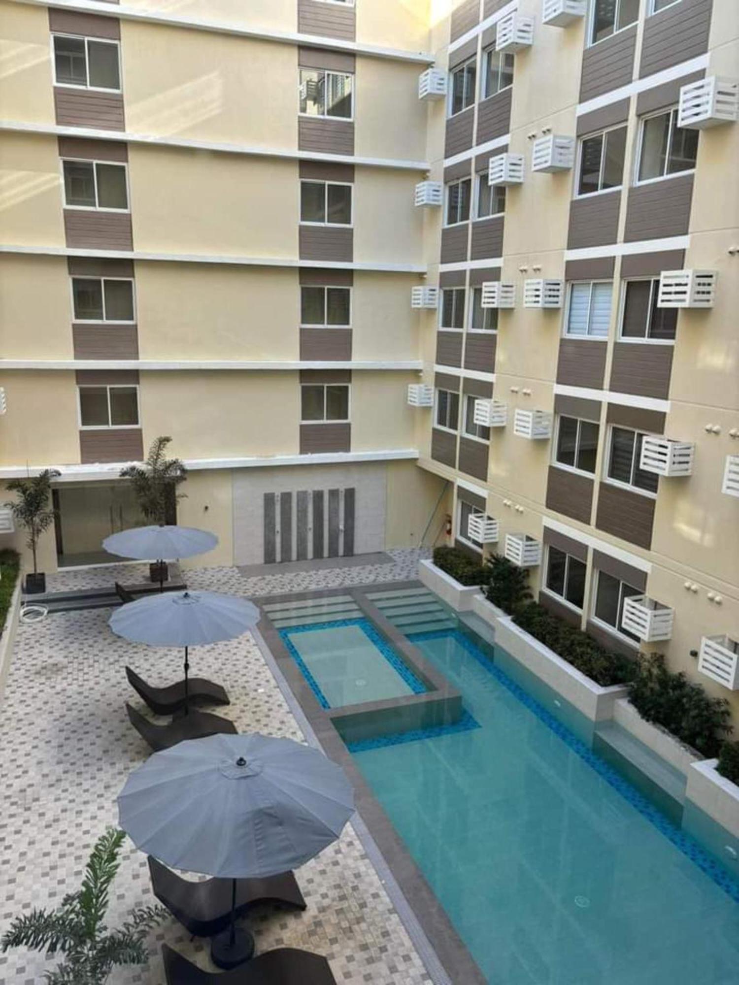 Puting Kahoy Fullerton Suites المظهر الخارجي الصورة