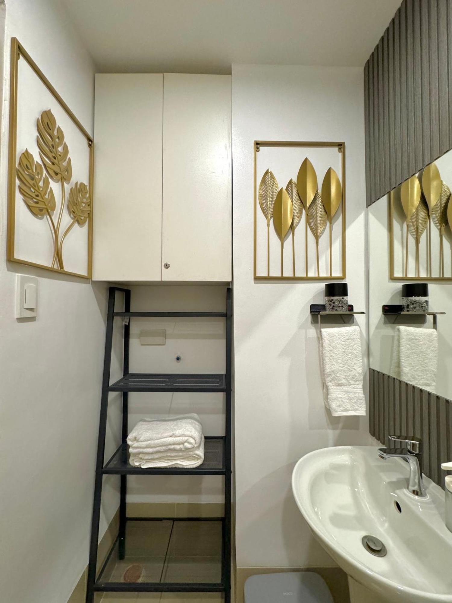 Puting Kahoy Fullerton Suites المظهر الخارجي الصورة