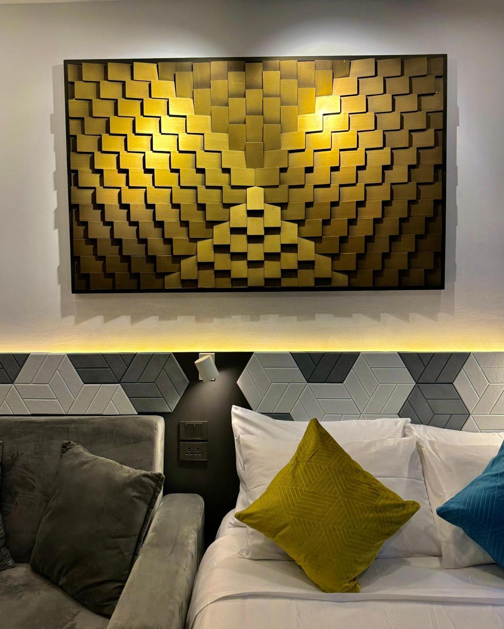 Puting Kahoy Fullerton Suites المظهر الخارجي الصورة