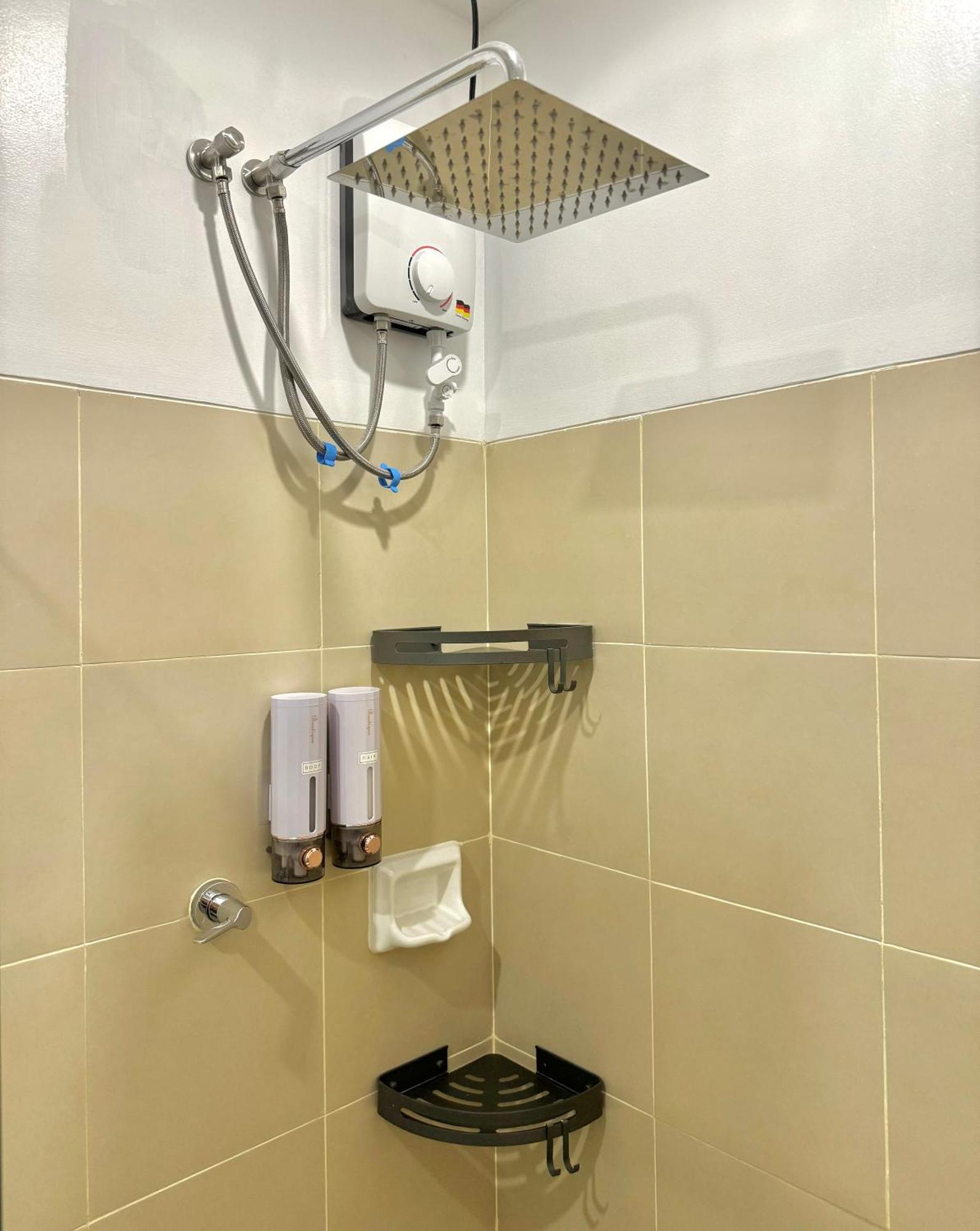 Puting Kahoy Fullerton Suites المظهر الخارجي الصورة