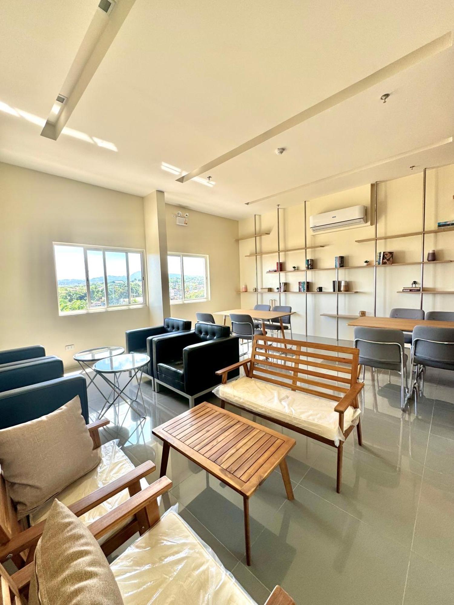 Puting Kahoy Fullerton Suites المظهر الخارجي الصورة
