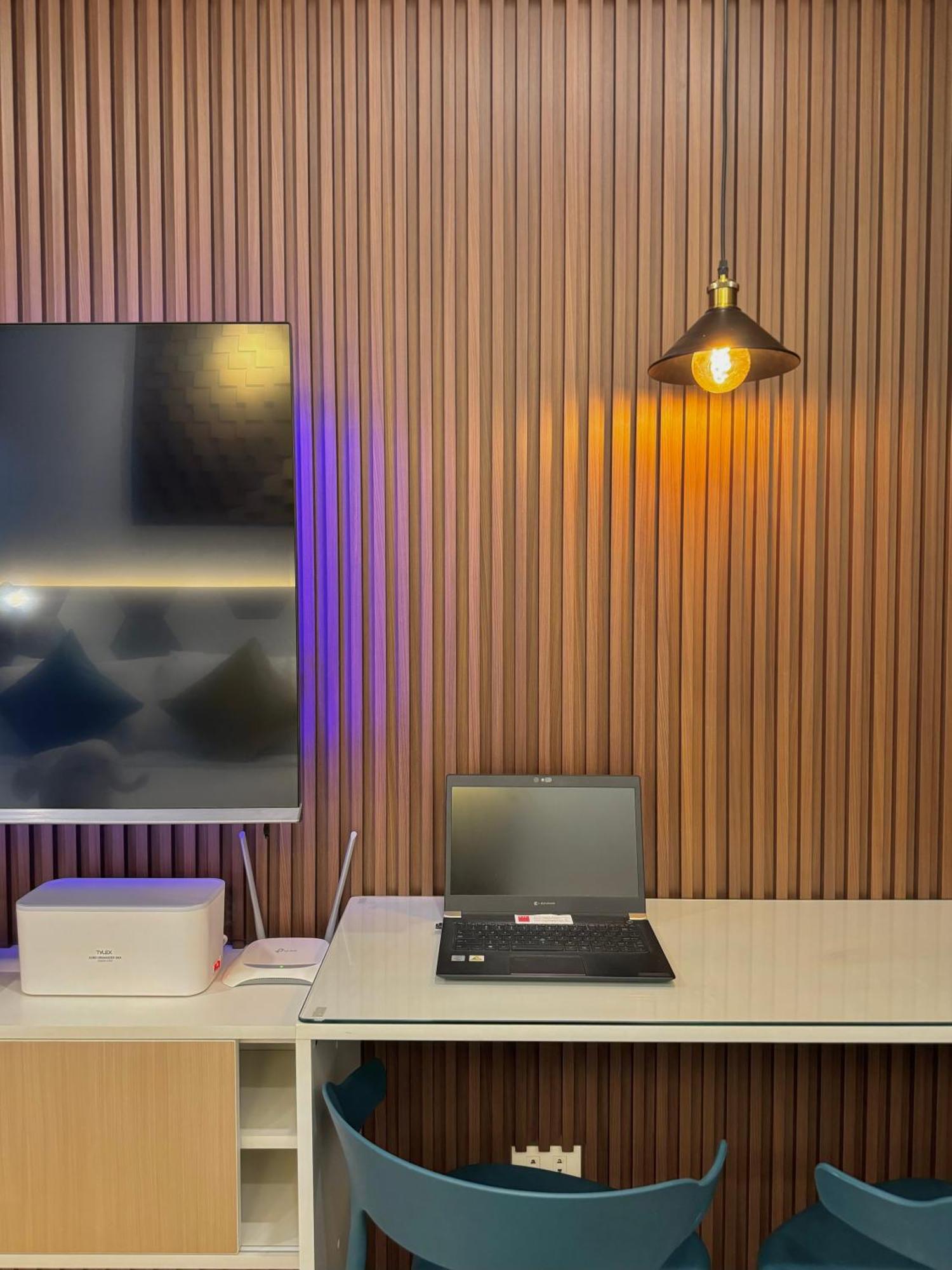 Puting Kahoy Fullerton Suites المظهر الخارجي الصورة
