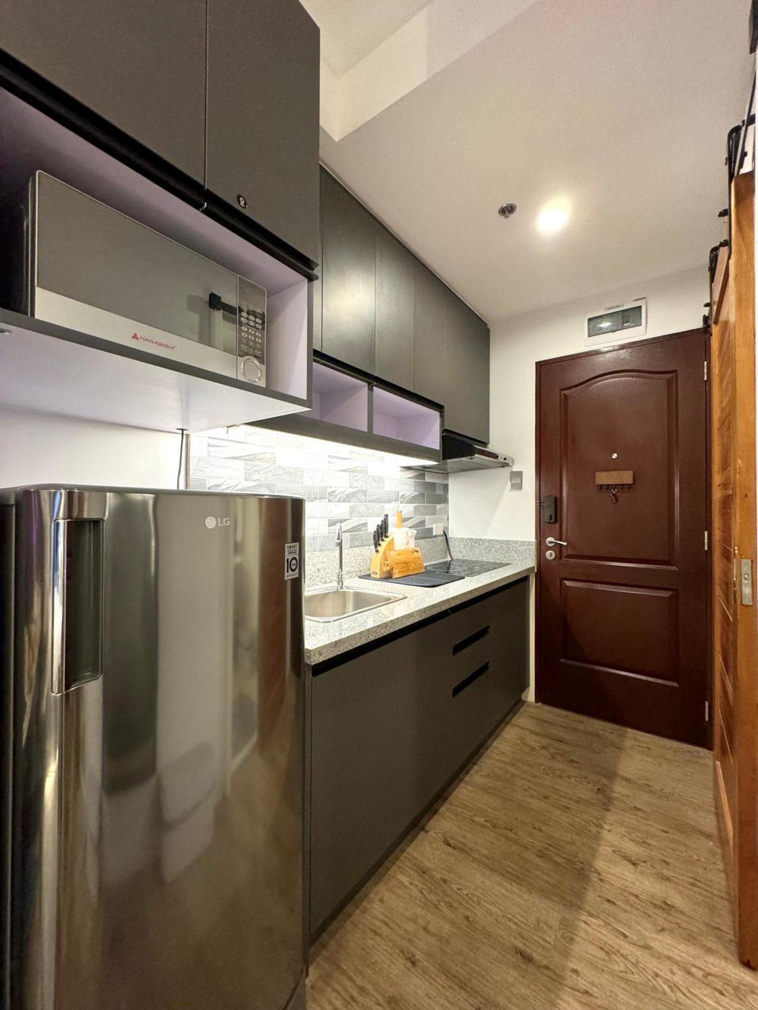 Puting Kahoy Fullerton Suites المظهر الخارجي الصورة