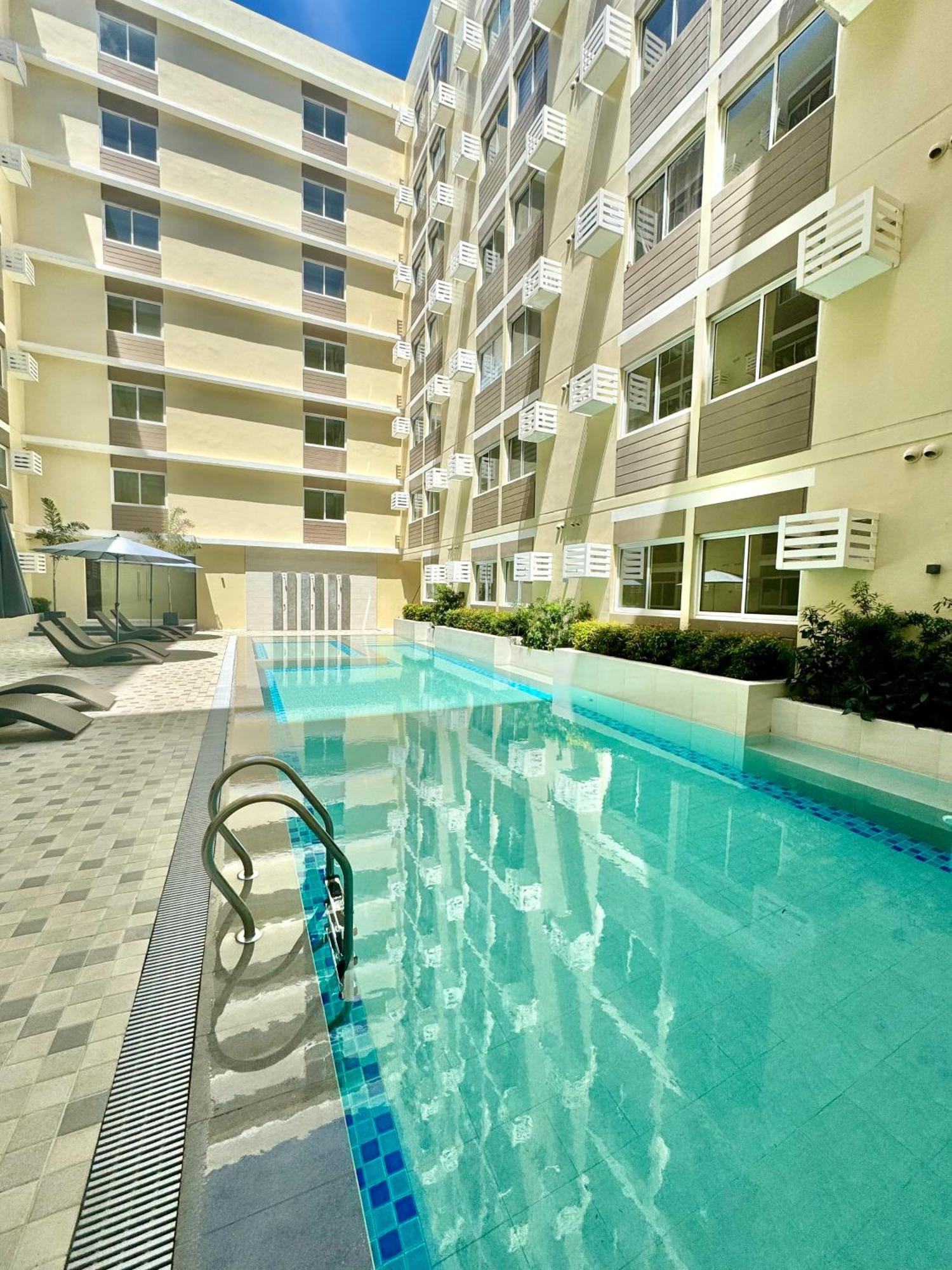 Puting Kahoy Fullerton Suites المظهر الخارجي الصورة
