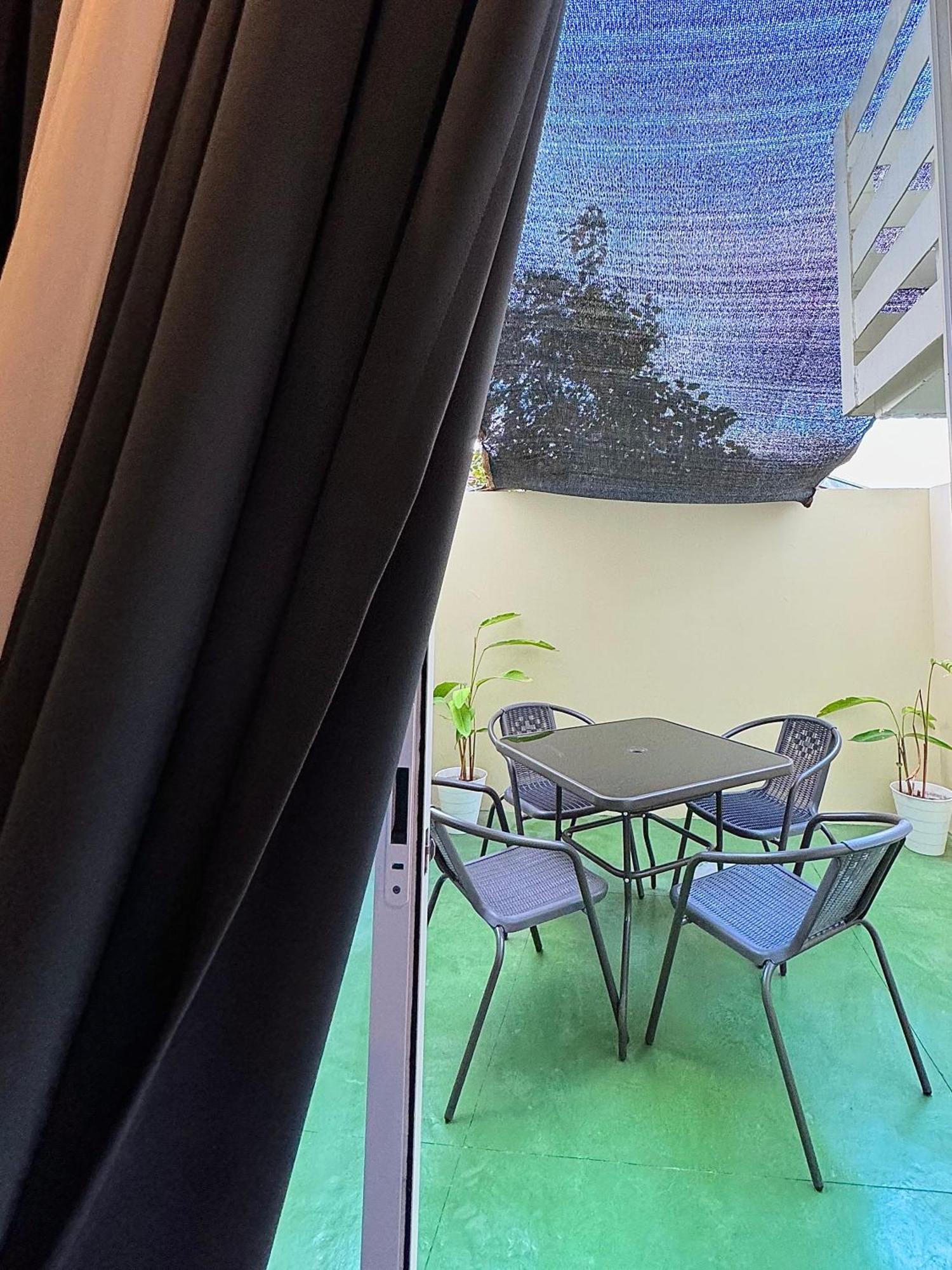 Puting Kahoy Fullerton Suites المظهر الخارجي الصورة