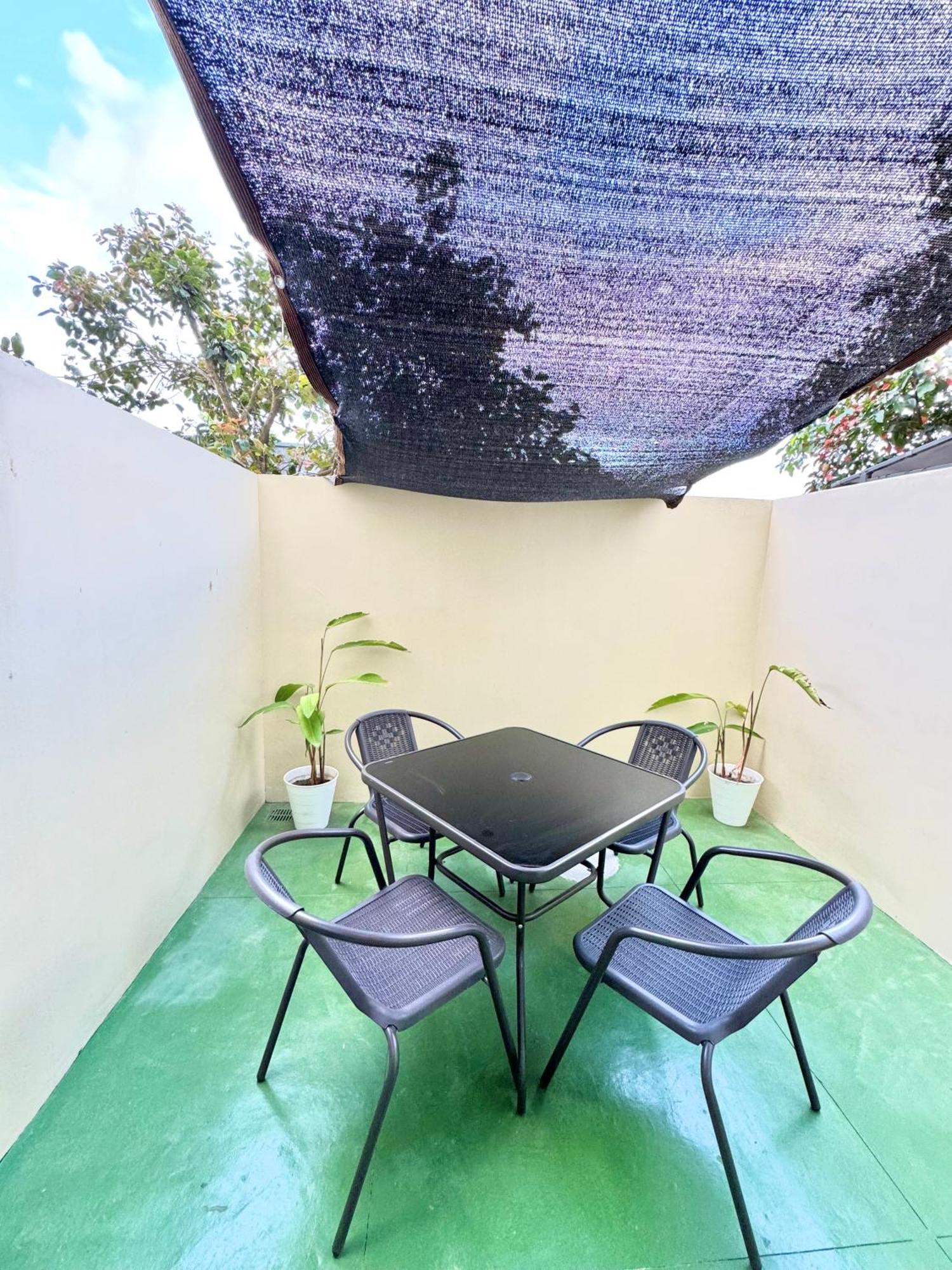 Puting Kahoy Fullerton Suites المظهر الخارجي الصورة