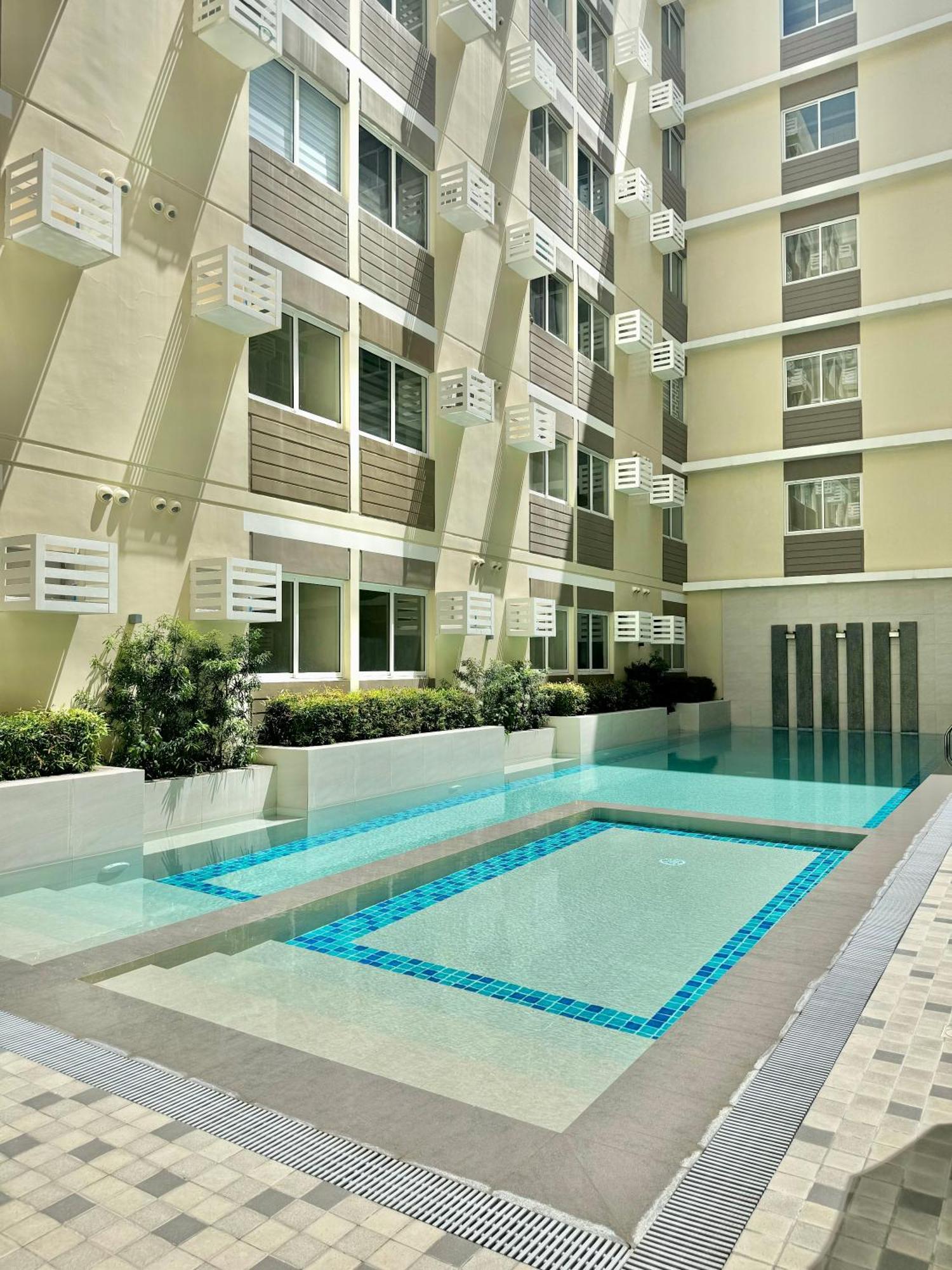 Puting Kahoy Fullerton Suites المظهر الخارجي الصورة